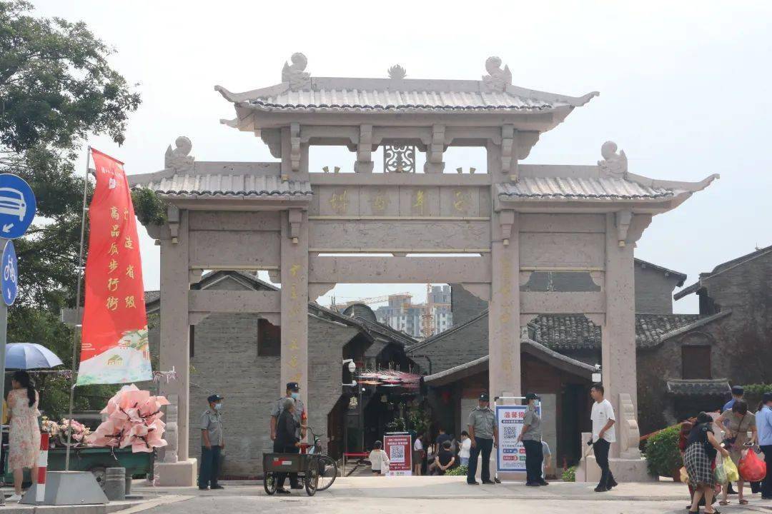 筑牢安全防线路桥街道多措施护航十里长街平稳顺利开街