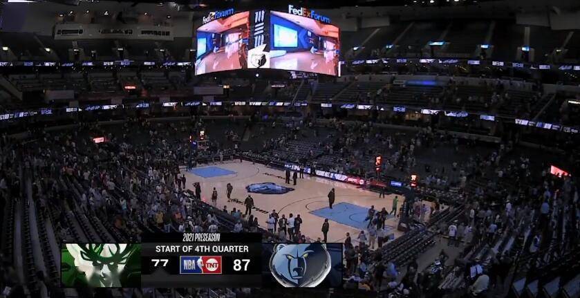 灰熊主场突然响火警警报比赛中止,球迷被疏散_球馆