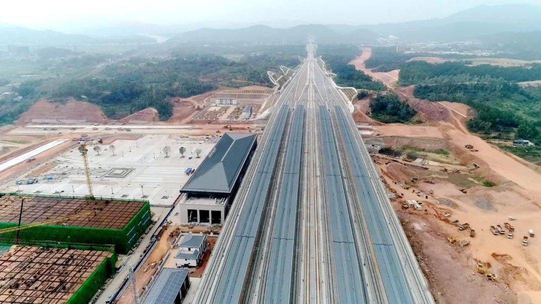 国庆全力抢工期保进度赣深高铁龙川西站预计年底投入使用