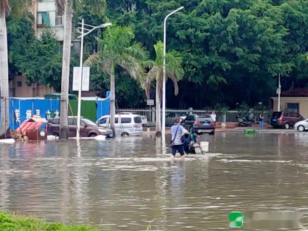 汕头万象城工地砸死人图片