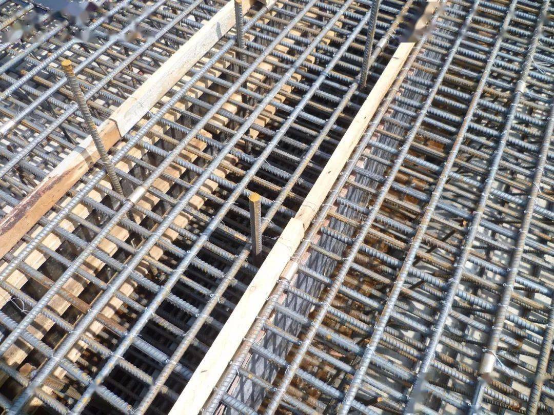 板施工缝留茬效果