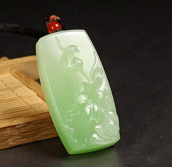 和田玉翠青满足了和田玉爱好者对翠色的遐想!_青玉