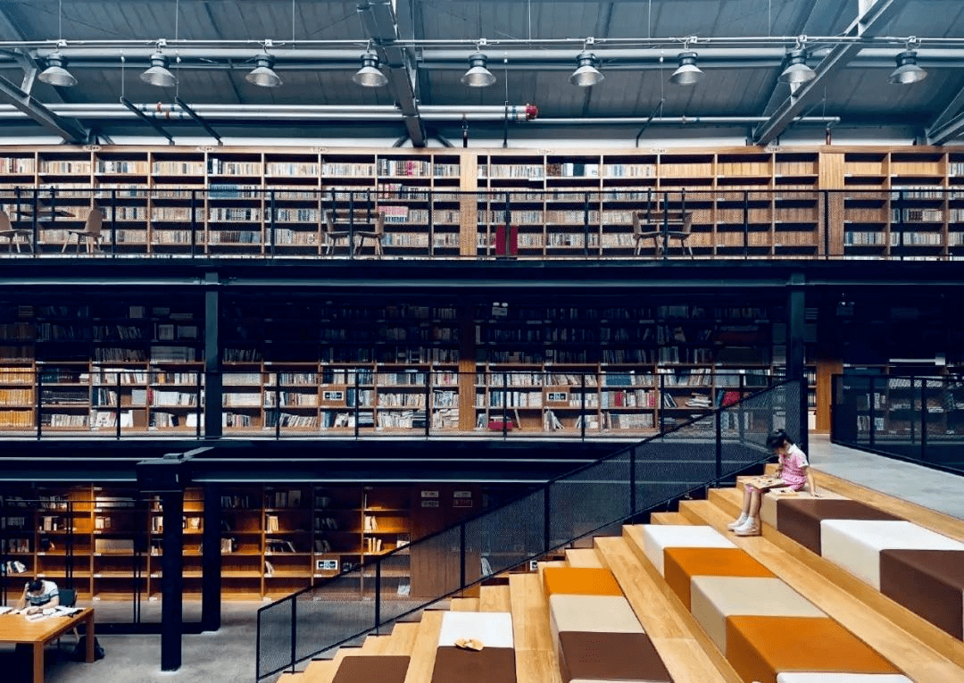 特色图书馆里的文化体验新世界