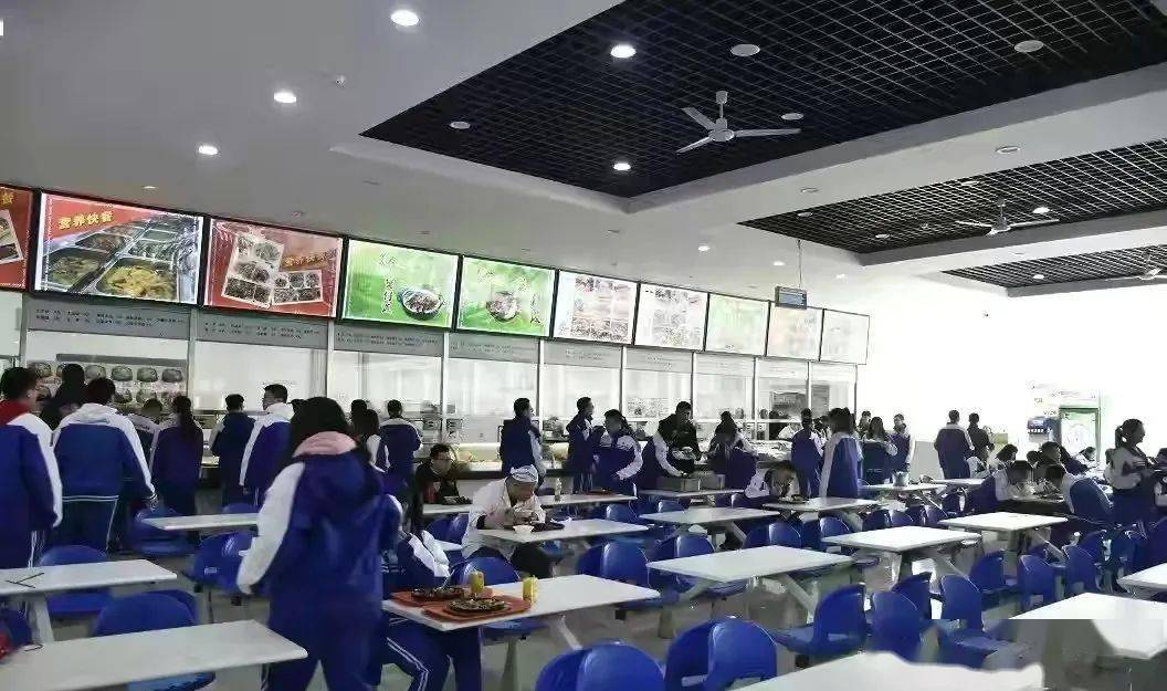 十一假期回来到长春高中的食堂逛逛