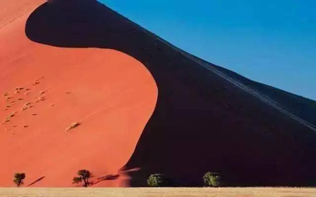 消息资讯如何巧妙安排照片中人、景、物的位置？