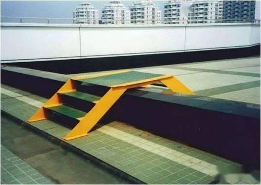 屋面伸缩缝处的设置屋面装饰,排气孔屋面装饰,排气孔屋面钢爬梯设置