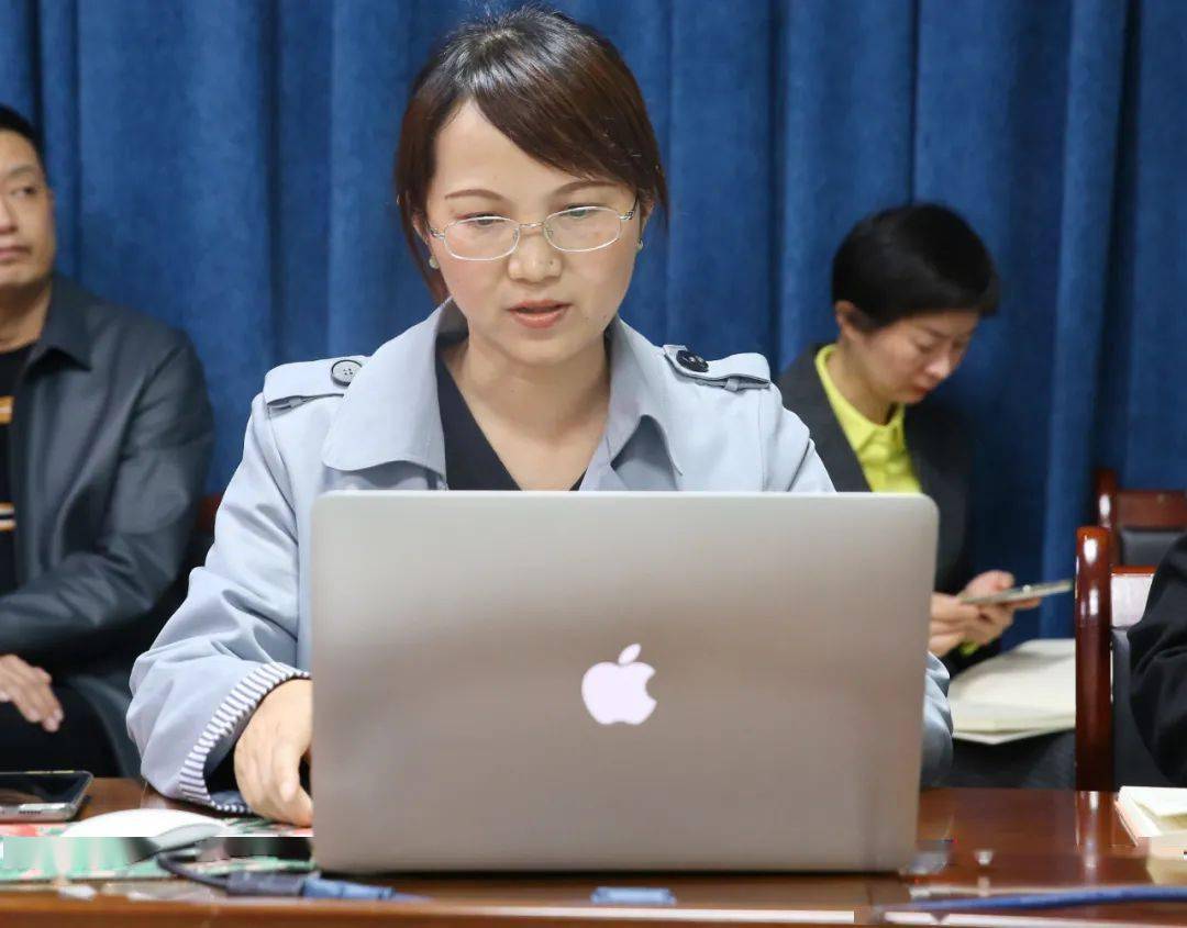 白氏三姐妹和副市长 白氏三姐妹和市长魔仙