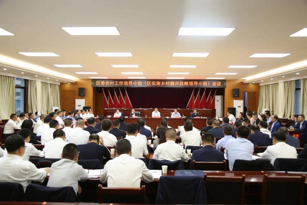 并讲话,区委副书记,代区长张立平安排部署当前重点工作,区领导贾周云