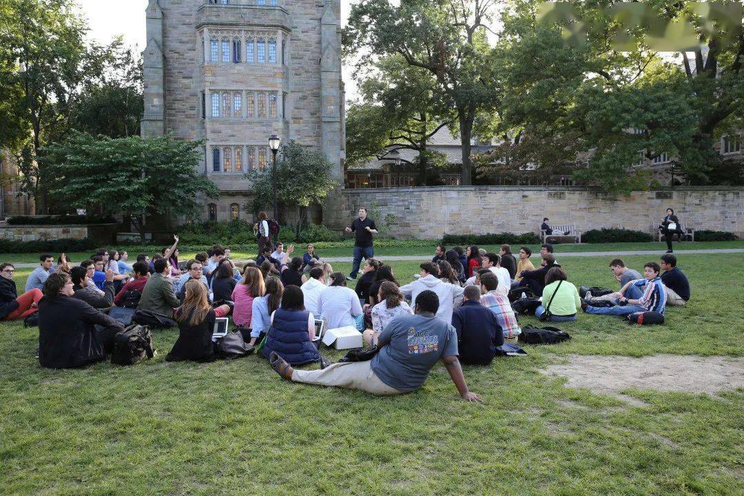 拼人脉,辩权威,睡车站……揭秘国外那些有趣的大学社团