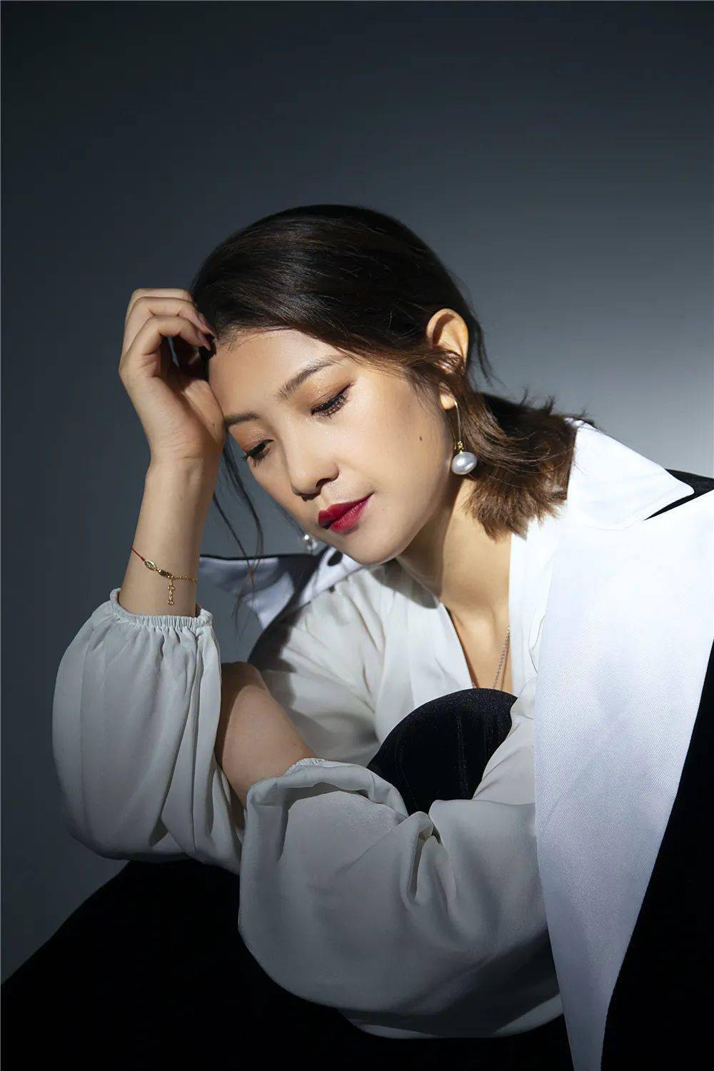 online影像视觉摄影199元享1998元个人形象写真照提供2套服装赠送20张