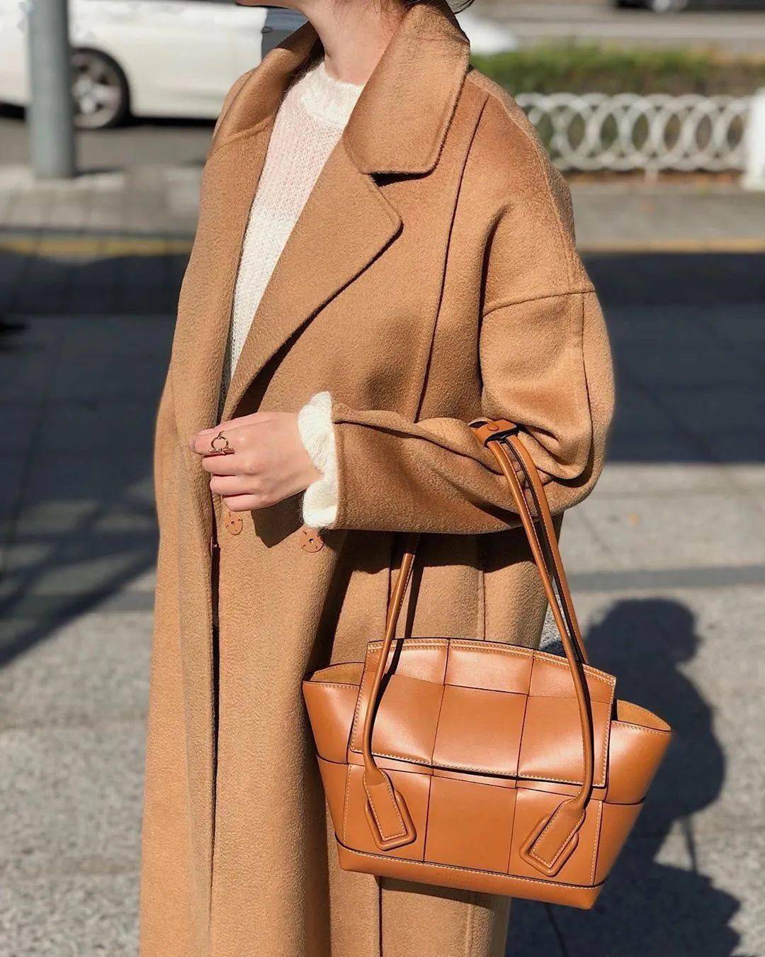 系列女星都在背的腋下包，买这 4 款准没错