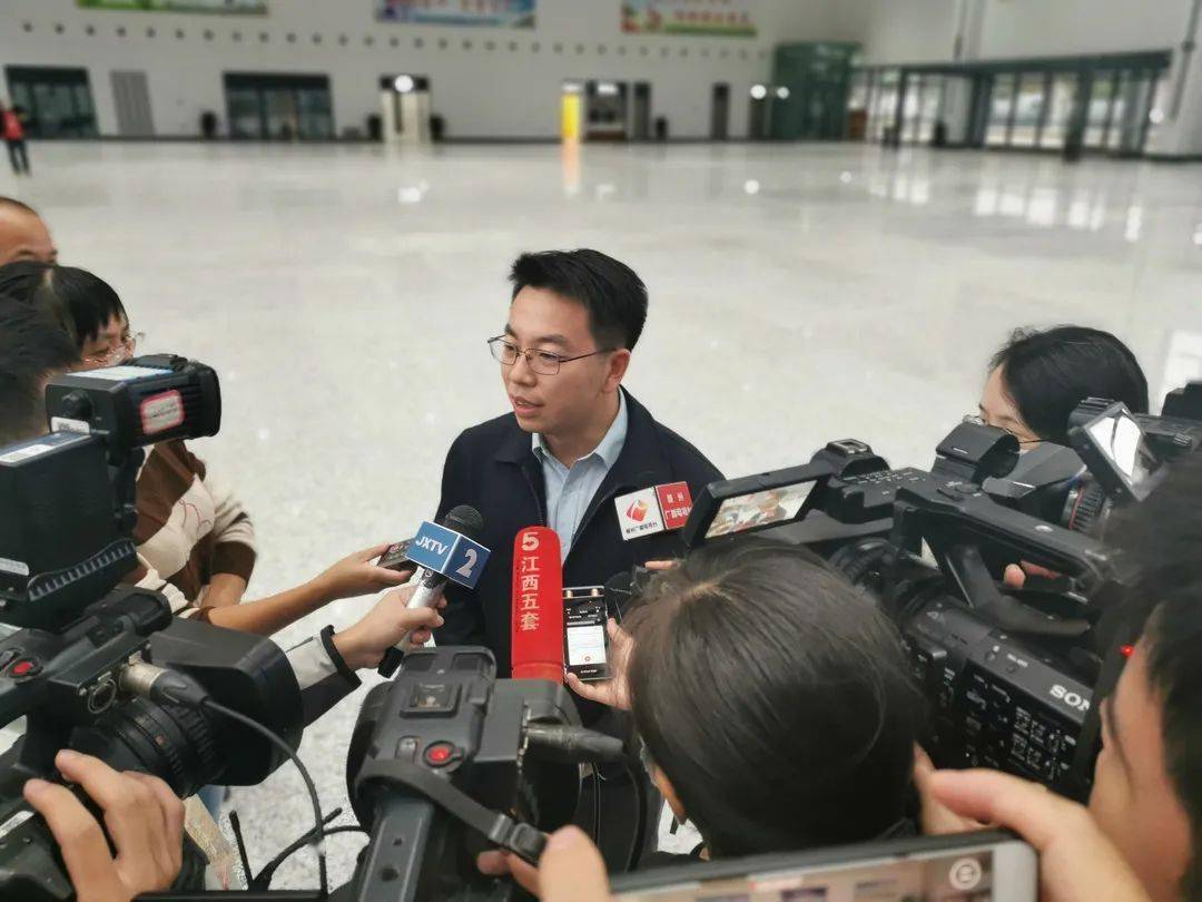 钟亮根采访赣深高铁信丰西站施工单位中铁二十四局赣深江西房建1标总