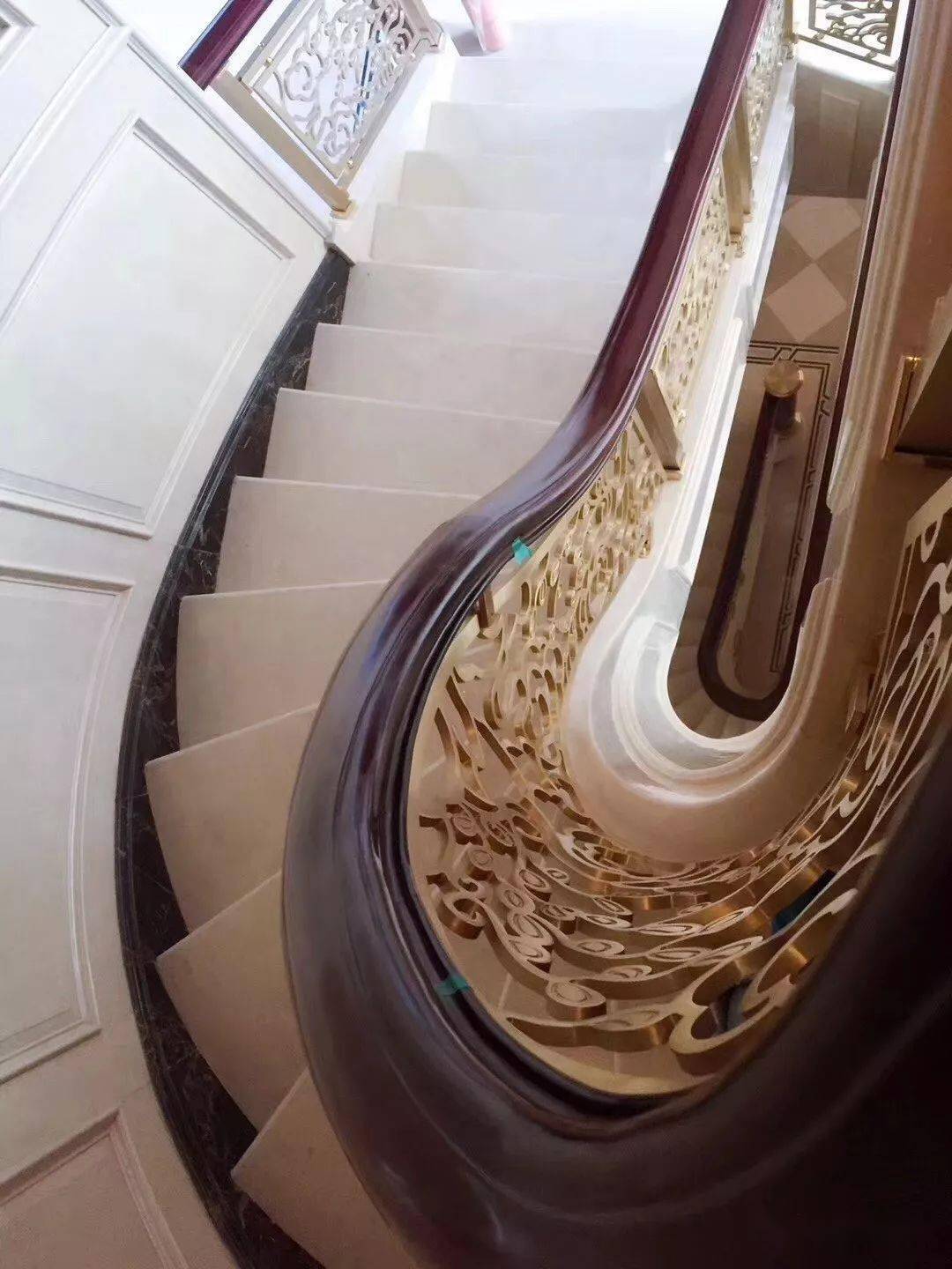 如何做出一个优质的大理石旋转楼梯?