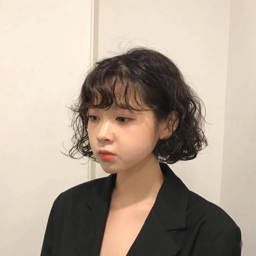 2021流行短发烫卷卷