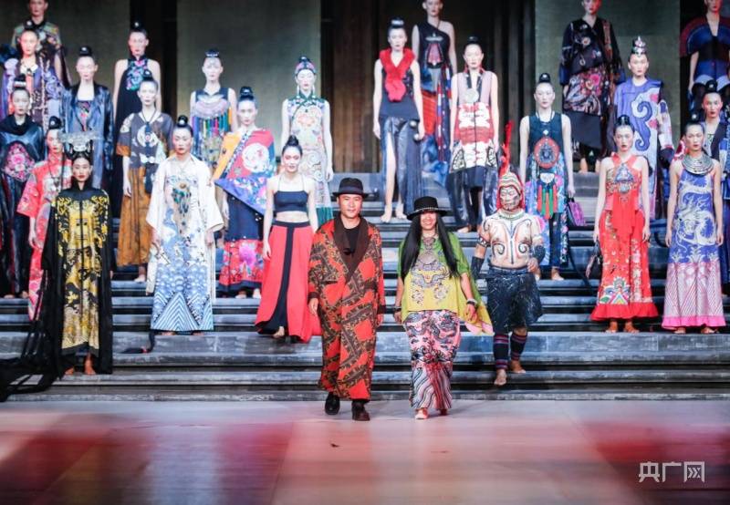 时尚华服共赏 2021中国重庆国际时尚周领潮开幕