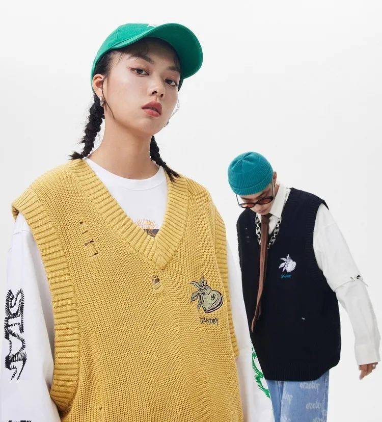 品牌 初秋OOTD，这件奶奶背心赢了！