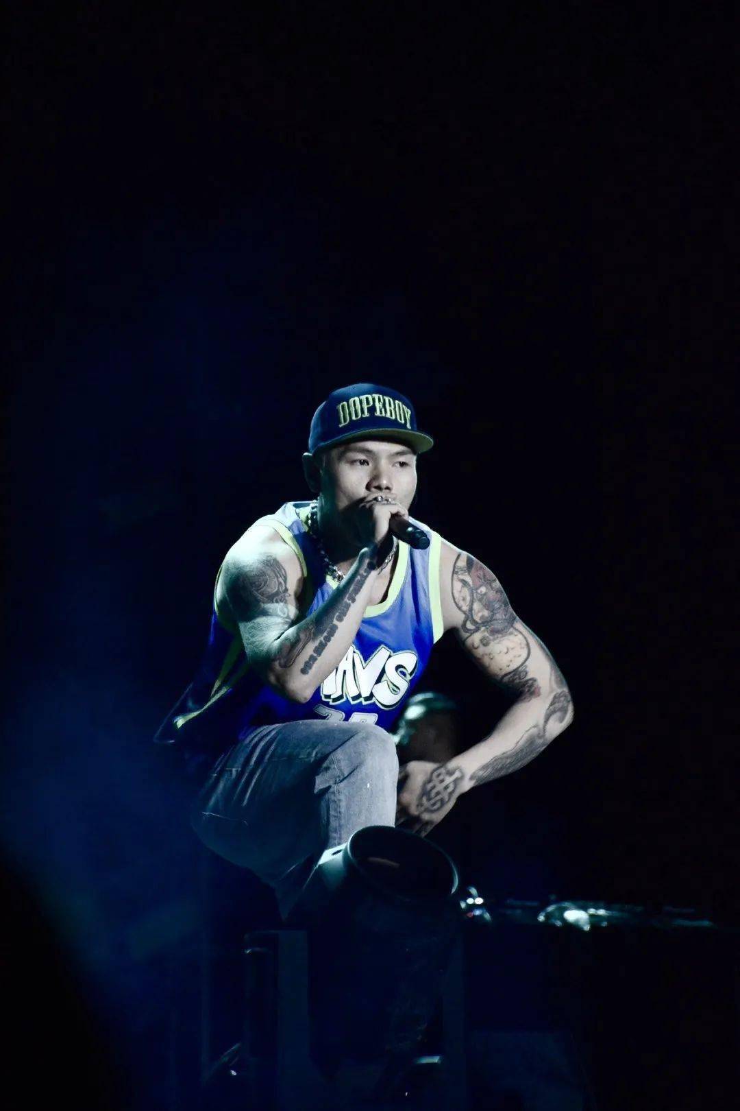 和在娱乐圈混迹多年的偶像和明星相比rapper的说话方式和做事态度