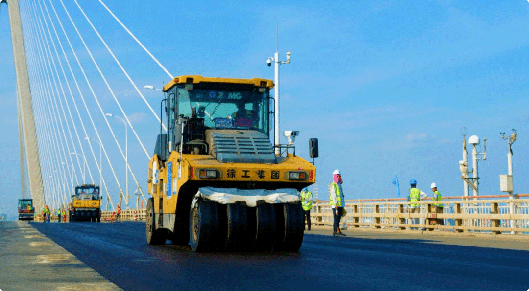 苏通大桥集约化养护施工顺利完工优质铺装材料提升行车安全舒适性