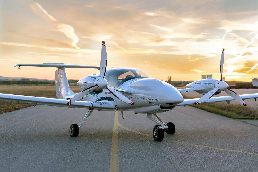 万丰钻石da40电动飞机项目正式全球发布