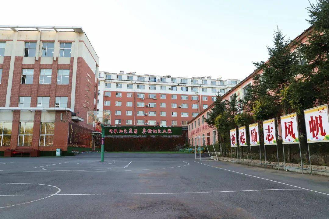 通钢一小举行雷锋少年军校国防教育成果展