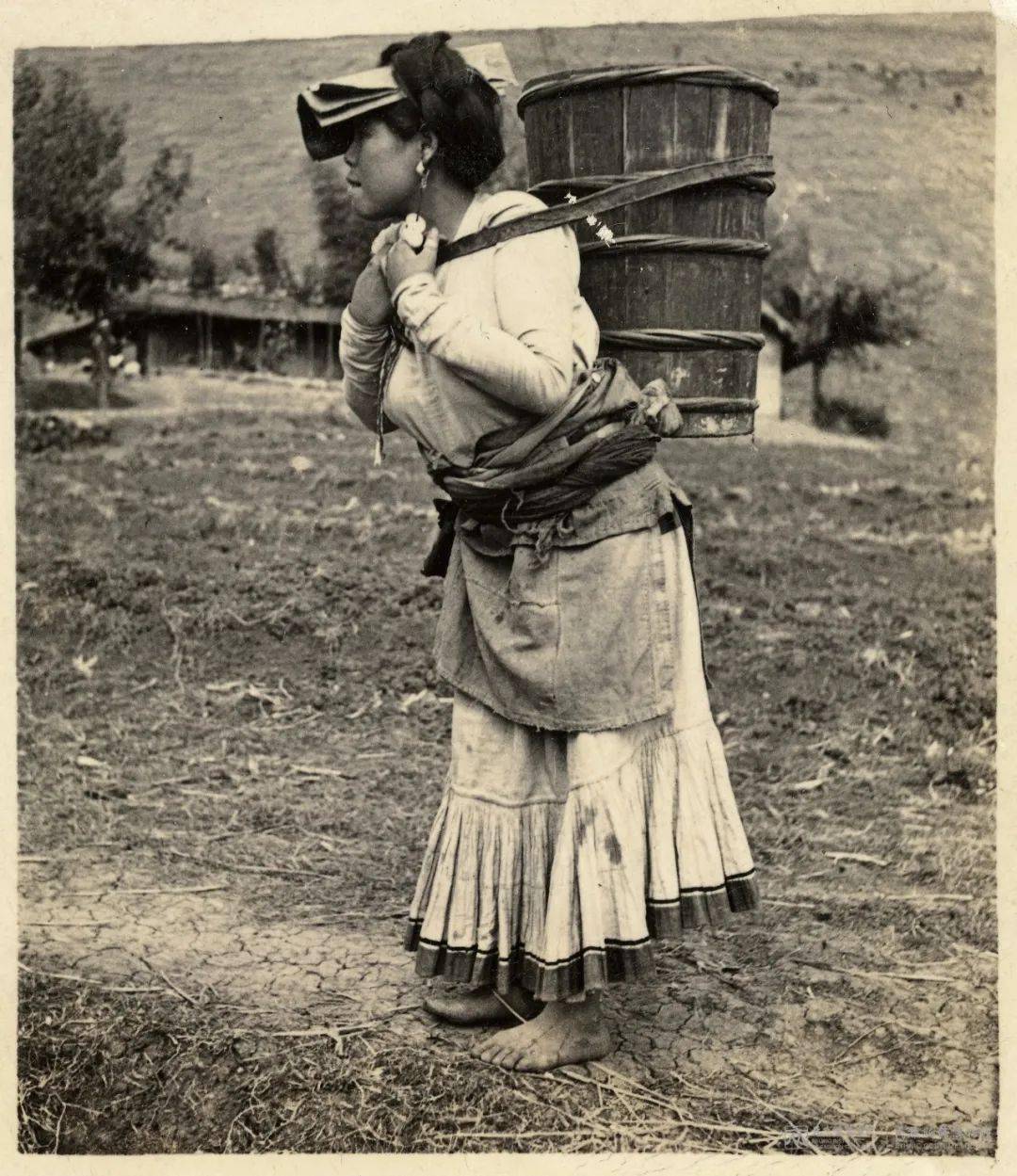 彝族60年代照片图片