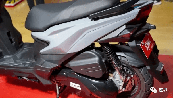 三阳croxα运动小钢炮踏板亮相.