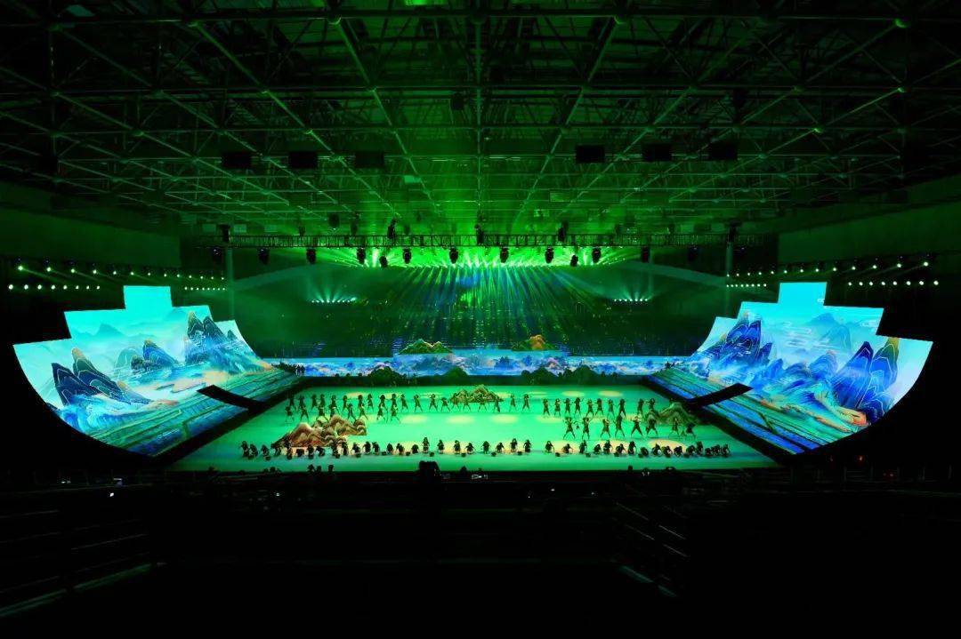 市戏剧传承中心作为此次开幕式的执行单位,总导演,总设计肖鸿斌介绍