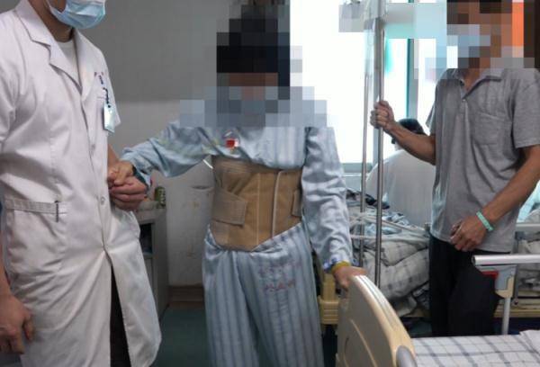 腊肠|阿姨腰痛十来年，体内竟长出一条“广式腊肠”险截瘫！医生紧急提醒