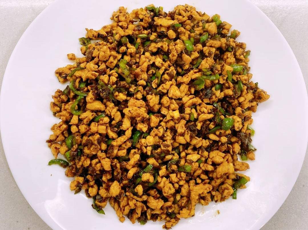 做法简单快手的家常菜推荐:鸡米芽菜,蒜蓉空心菜,清炒脚板薯