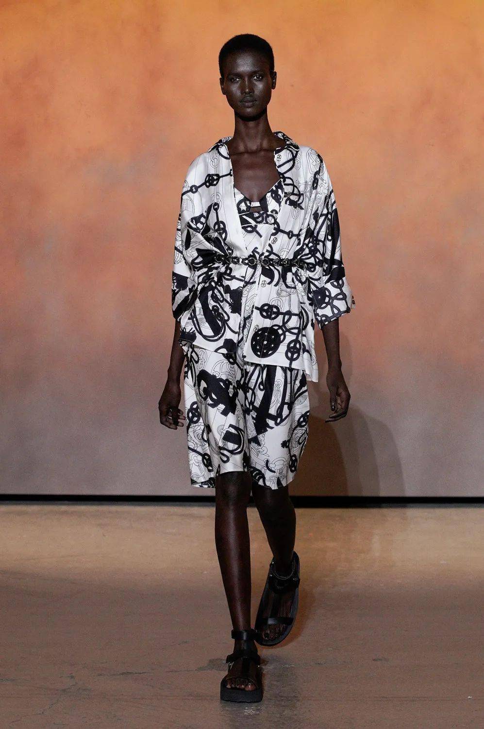 公众 把太阳光的颜色穿在身上!HERMèS(爱马仕)2022春夏全新系列发布