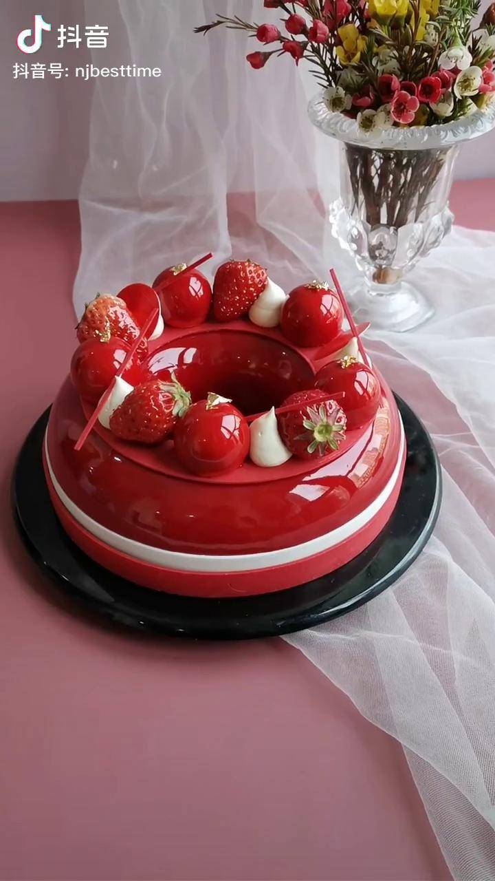 法式西点草莓淋面慕斯蛋糕上课学员说售价不能低于520大家觉得合理吗