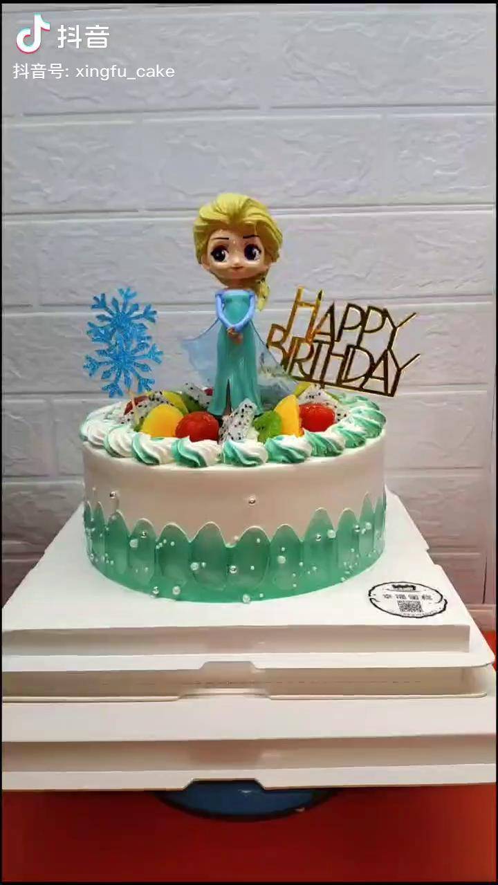 想在水果蛋糕中间加一个艾莎,那就安排一下吧生日快乐 李村 网红蛋糕