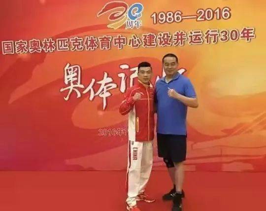 将运动员送上最高领奖台——记上海体育学院男子拳击队潘峰,毛国政