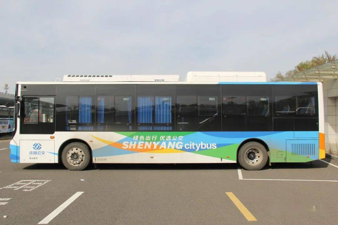 5轮胎德倍特ab3535气囊悬架乘客座椅采用高靠背皮革面座椅下车门带翻