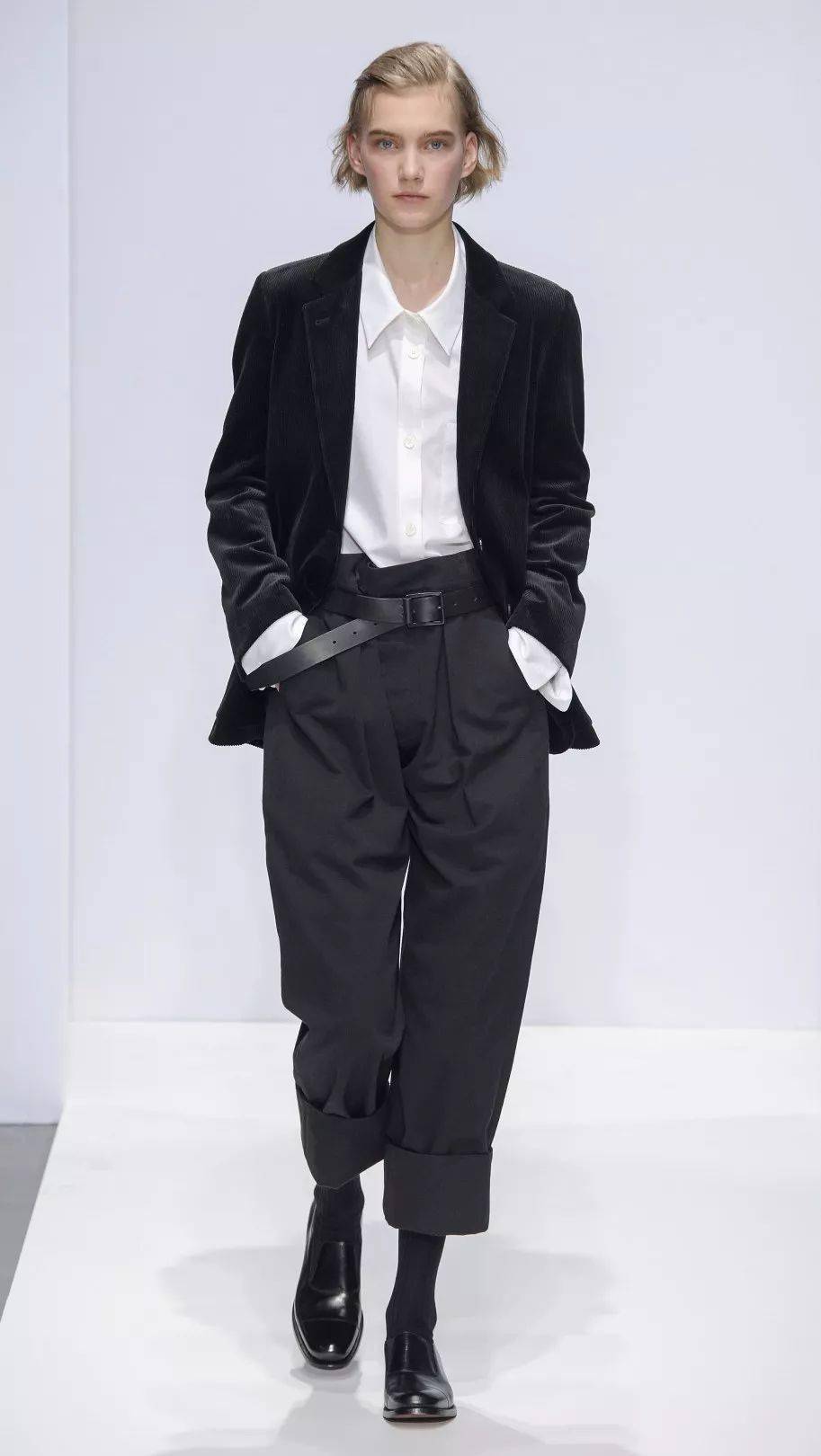 整体 今年秋冬“九分穿衣法”火了!不仅时髦,还更显高、显瘦!