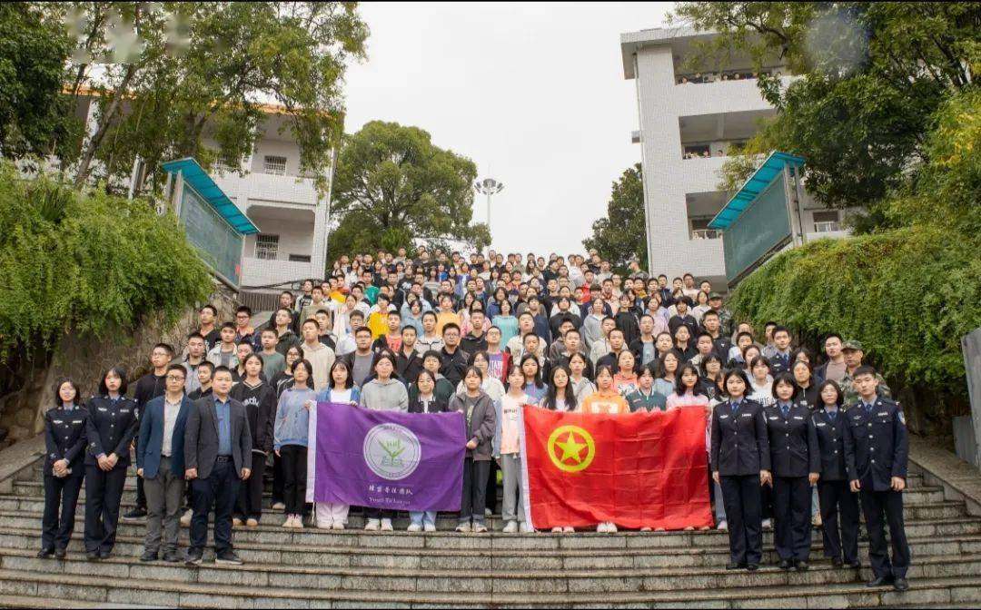 湖南警察学院律苗公益团队走进宁乡六中开展法制宣讲活动