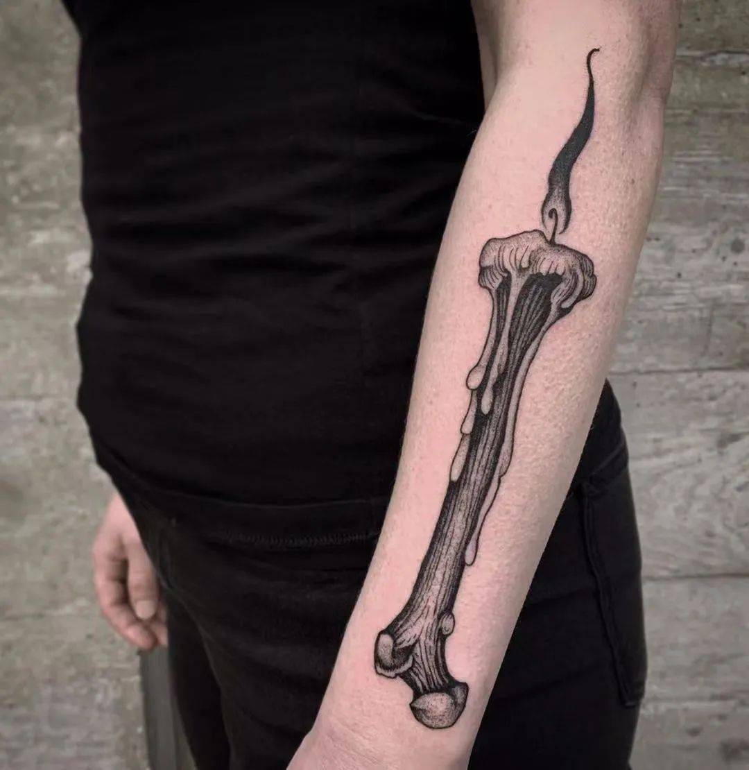 构成我们骨架的骨头纹身