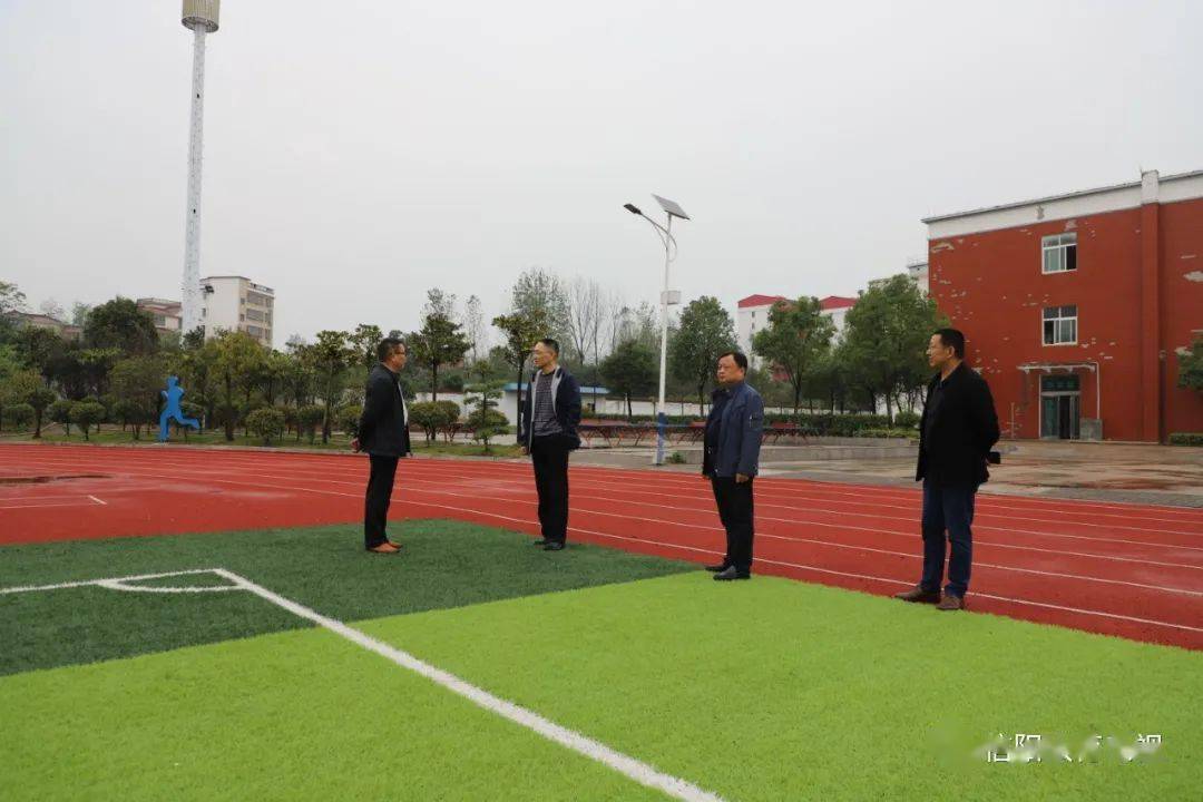 督导组检查学校食堂商城县上石桥一中10月14日至15日,信阳市中小学"