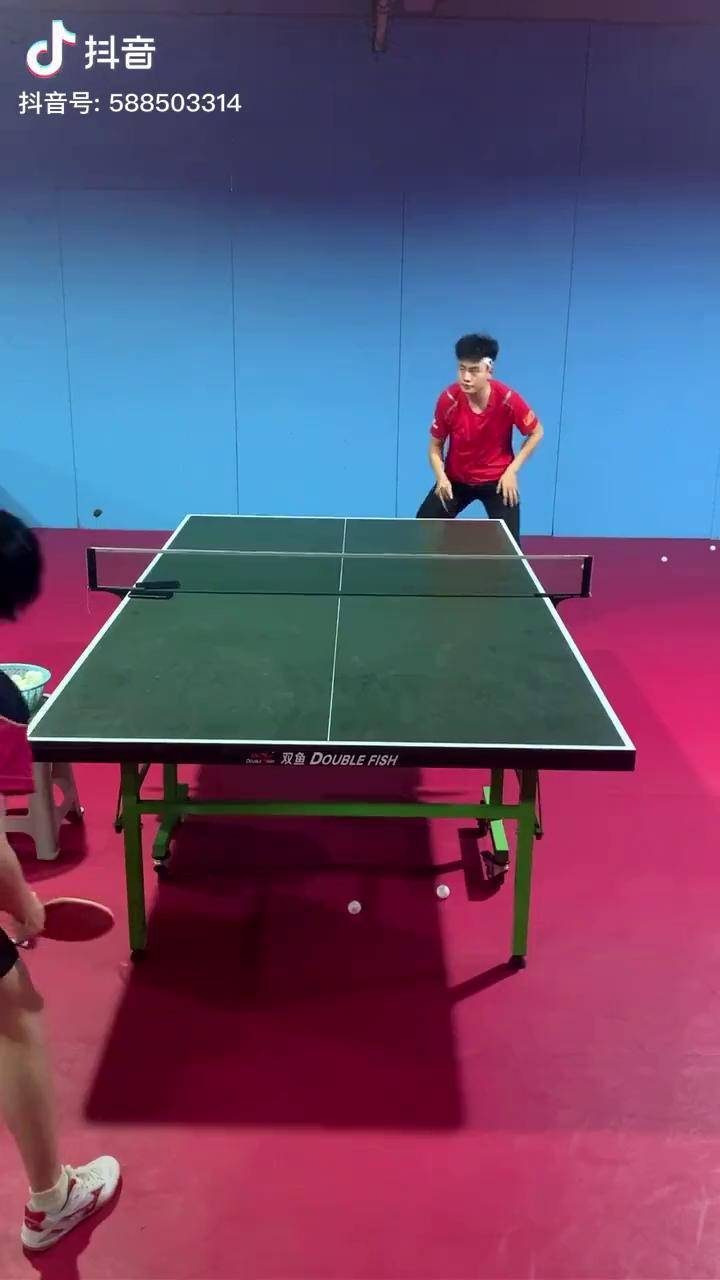 黄晨乒乓球乒乓球训练但求日积月累收获于细微今晚2130我们直播间见