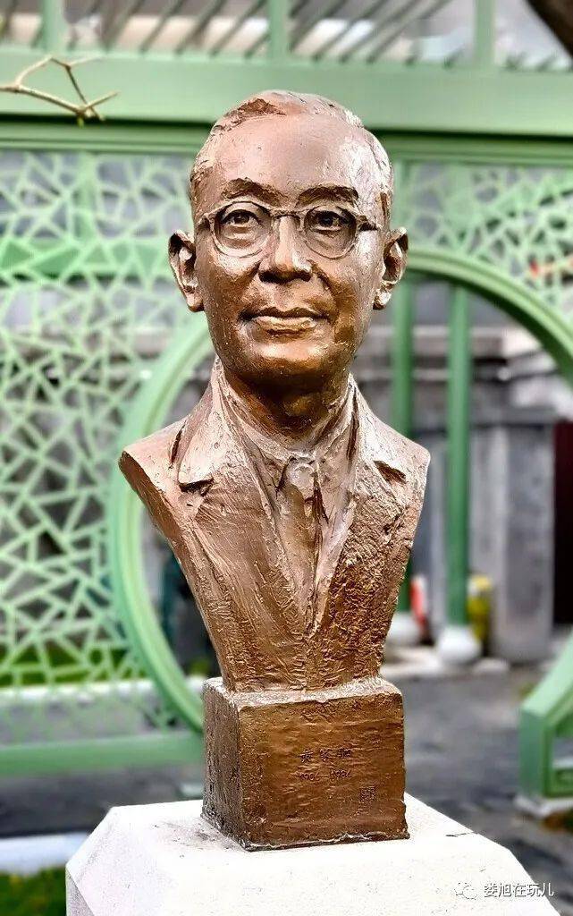 为医学掌门人塑像_顾方舟