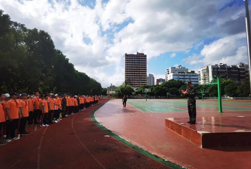 国防为歌青春作谱屏北军训意气昂扬福州屏东中学屏北分校2021级初一年