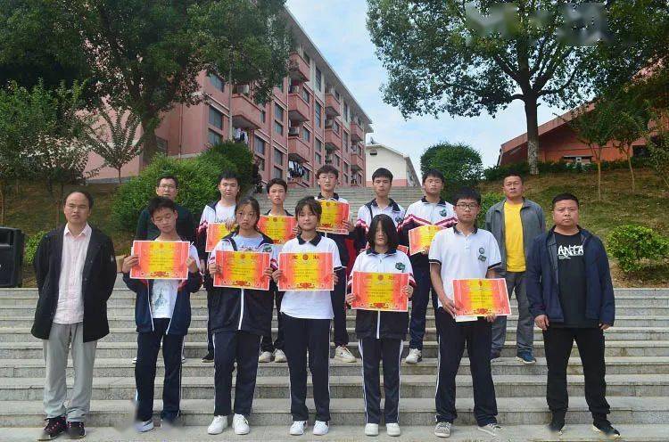 都昌三中高二年级月考表彰大会这一批学生获奖