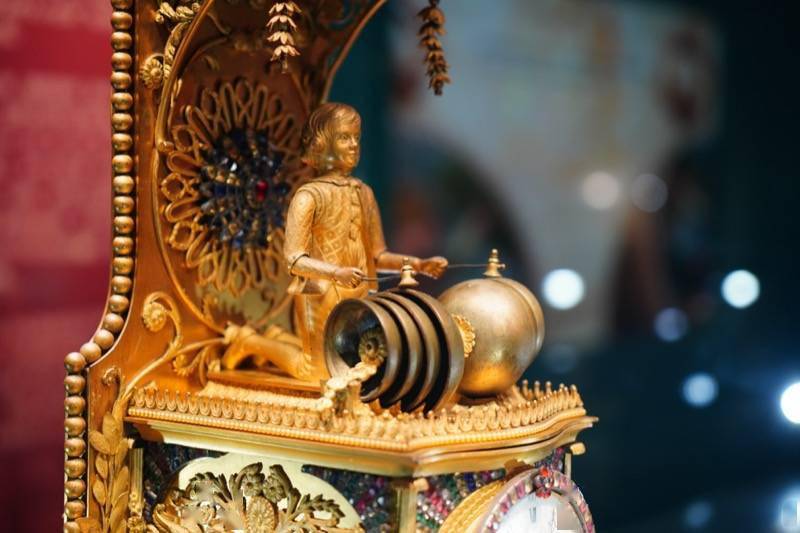 文明|从郎世宁油画、西洋钟表看清代中西方文明的互动