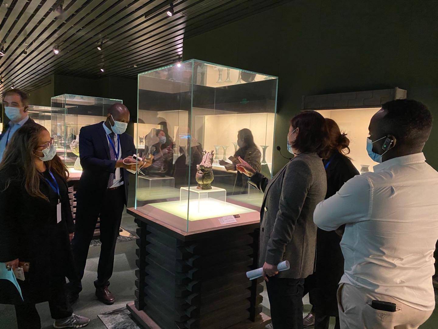 在上博,这群外国学者为中国文化沉醉_上海博物馆