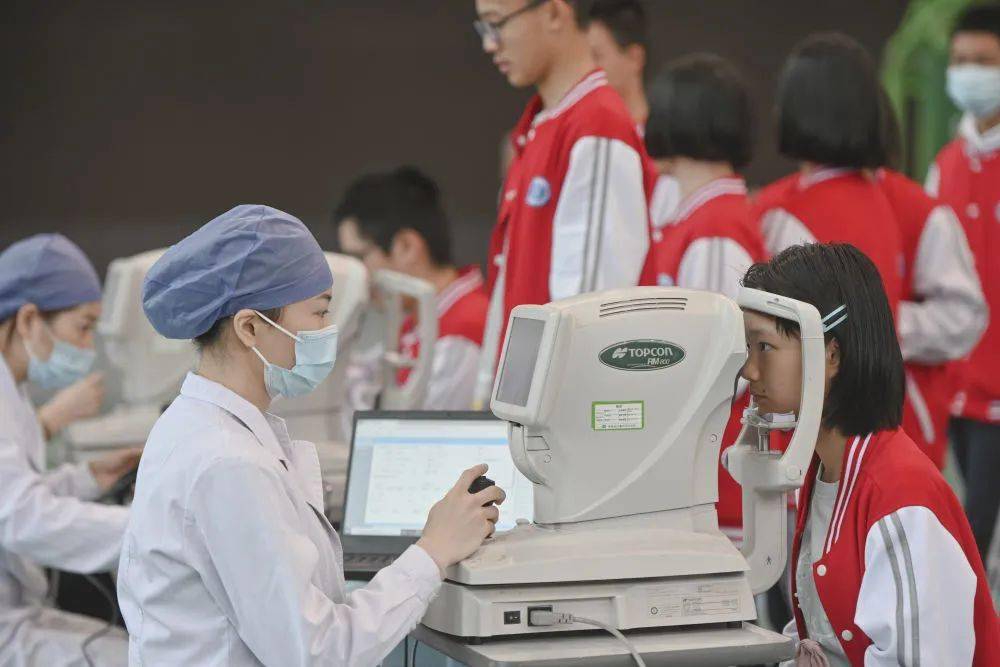 总体|2020年我国儿童青少年总体近视率是52.7％：“后浪”能否看“透”一生？