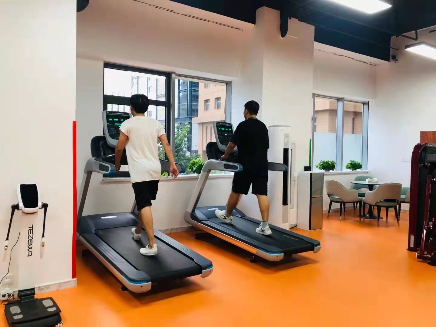 饮食|为保持低体脂男子狂吃鸡胸肉致肾损伤，健身养生要先把误区避