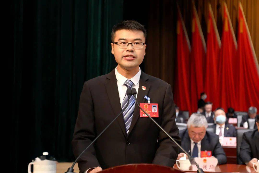 10月18日,在分宜县第十七届人大一次会议上,谢淘作政府工作报告(来源