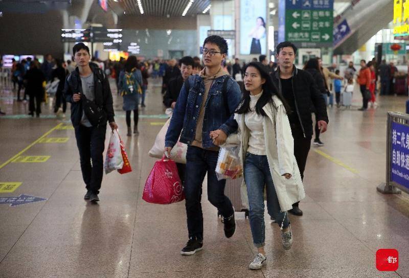 救治|候车室内突发脑卒中，五旬男子黄金窗口期内成功获救