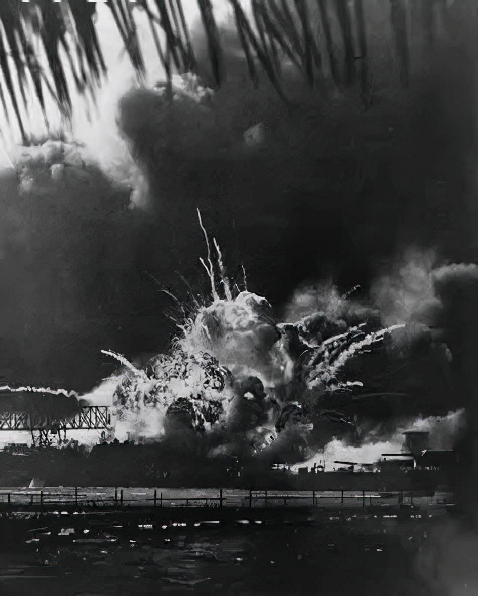 一艘美军战舰在珍珠港爆炸一刹那间的悲壮景象_弹药库