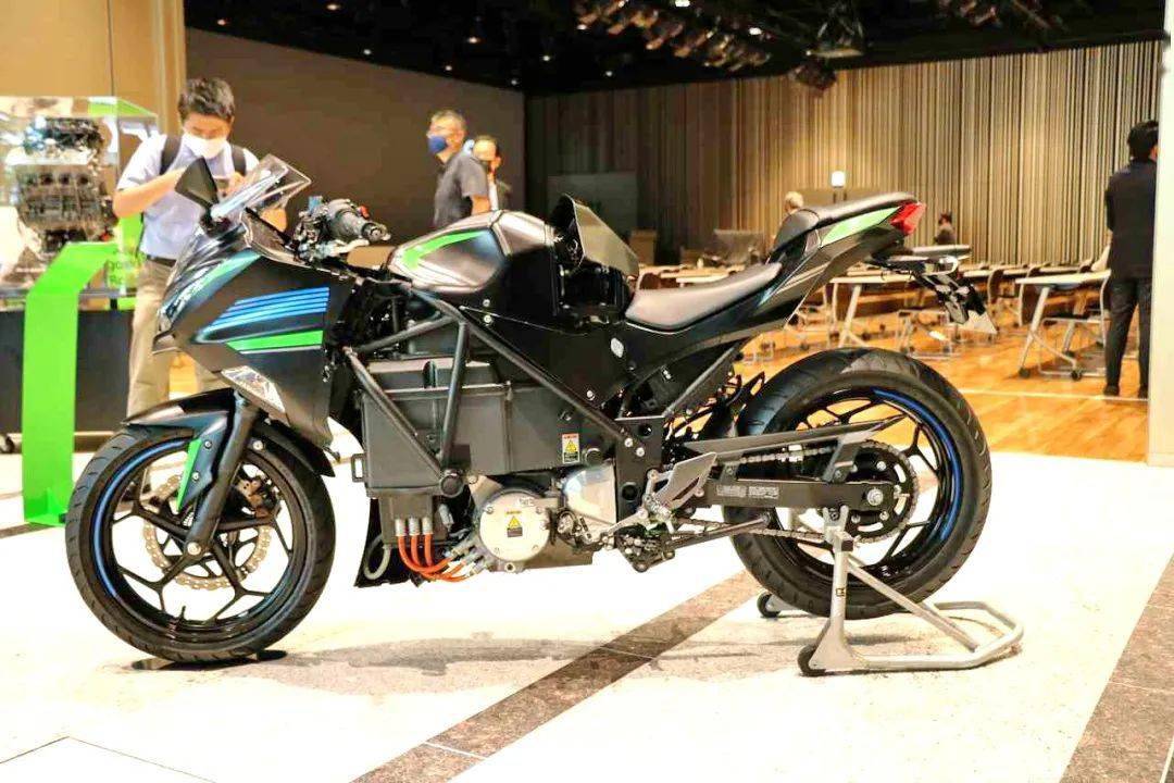 kawasaki展示電動混動車和氫燃料發動機技術概念